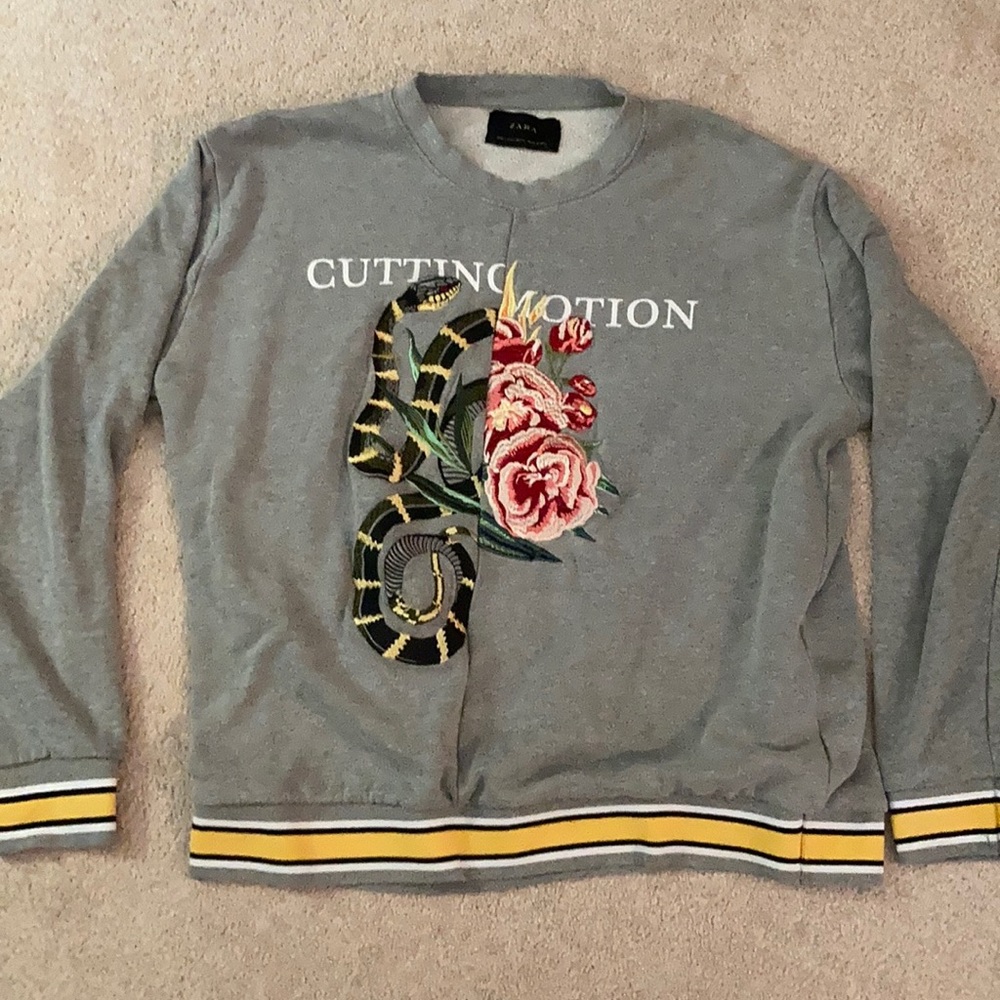 Zara Embroidered Cutting Motion Sweater Pullover
